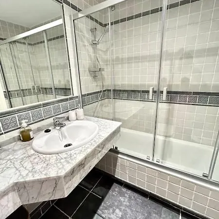 Peaceful 2 Bedroom In Apartment
