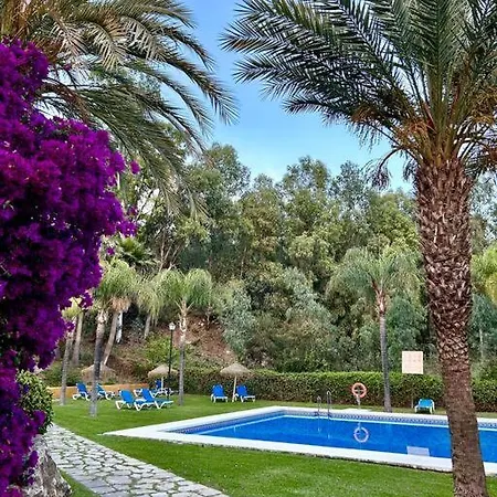 Peaceful 2 Bedroom In Apartment *